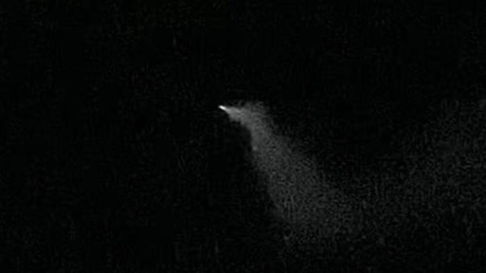 Benda bercahaya di langit Malang yang viral sempat dikira rudal.