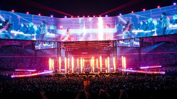 BTS tampil penuh energi di konser hari kedua BTS World Tour 