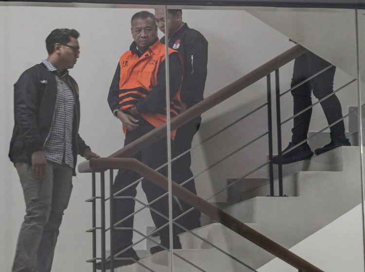 Pakai Rompi Tahanan, Bupati Tulungagung Diperiksa KPK Usai OTT