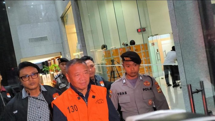 Bupati Tulungagung Gatut Sunu Wibowo ditetapkan tersangka oleh KPK terkait pemerasan 16 Kepala OPD
