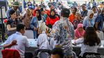 CFD Bundaran HI Disesaki Lansia, Layanan Kartu Gratis Diserbu Warga