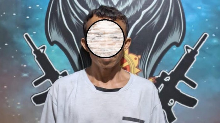 Iswanto (43) manusia silver di Bandar Lampung yang bacok kenalannya saat diamankan polisi