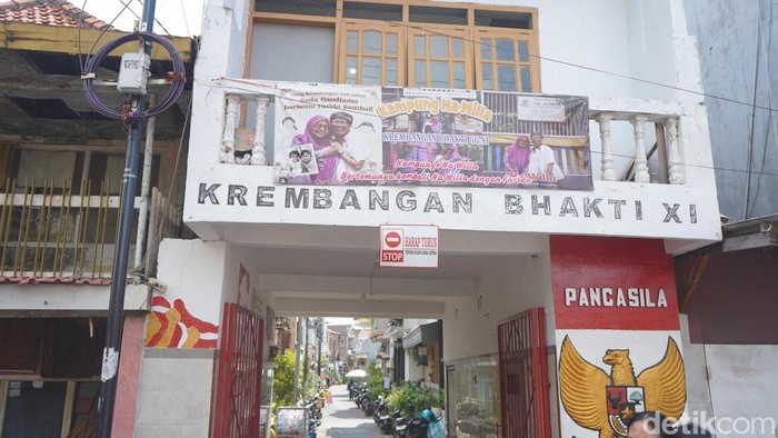 Suasana anak-anak bermain di Kampung Krembangan Bhakti mencerminkan nilai persahabatan lintas agama
