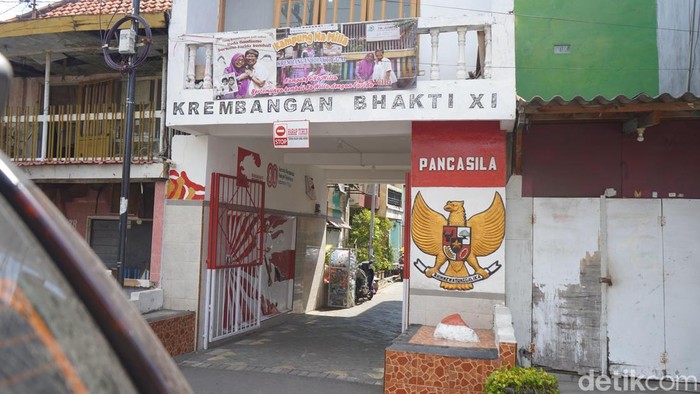 Suasana Kampung Krembangan Surabaya yang kini dikenal sebagai “Kampung Na Willa”, mengusung nilai toleransi dan kebersamaan antarwarga.