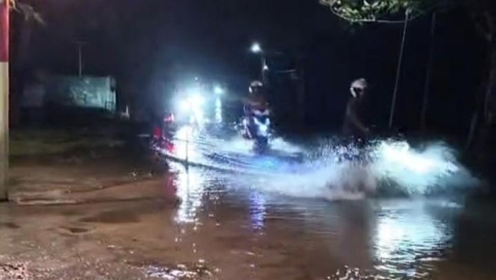Kondisi banjir di Kecamatan Purwodadi, Kabupaten Grobogan, Minggu (12/4/2026) malam.