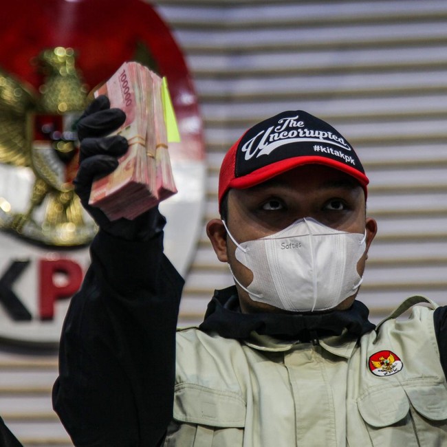 KPK Pamer Uang OTT Tulungagung, Bupati dan Ajudan Langsung Ditahan