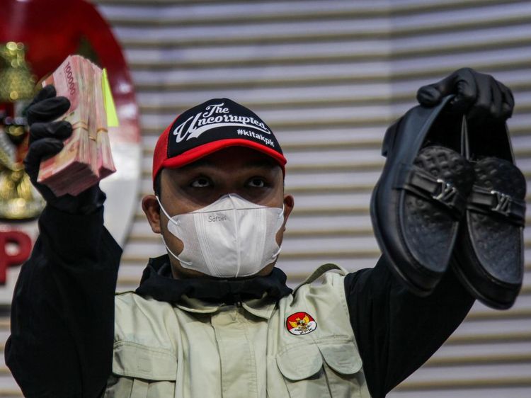 KPK Pamer Uang OTT Tulungagung, Bupati dan Ajudan Langsung Ditahan