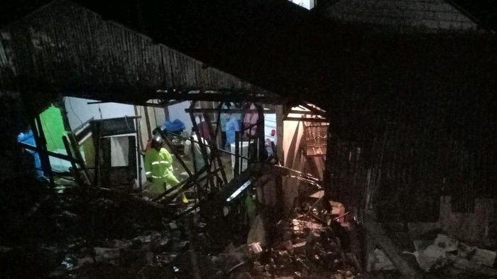 Tembok 12 Meter Longsor di Ciawi Bogor, 2 Rumah Rusak Parah