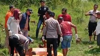 Geger Penemuan Mayat Pria Nyaris Telanjang di Jombang, Leher Tergorok