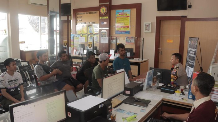 Emosi di Jalan, Sopir Truk di Lamongan Sempat Adu Fisik Ringan