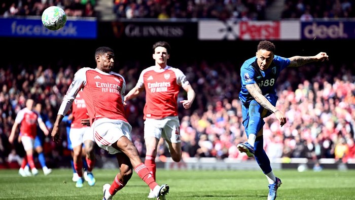 Arsenal harus menelan kekalahan pahit saat menjamu Bournemouth dalam lanjutan Premier League di Emirates Stadium, Sabtu (11/4/2026) malam WIB. Bermain di hadapan pendukung sendiri, The Gunners justru tumbang dengan skor 1-2 dan mendapat sorakan kekecewaan dari para suporter. REUTERS/Dylan Martinez