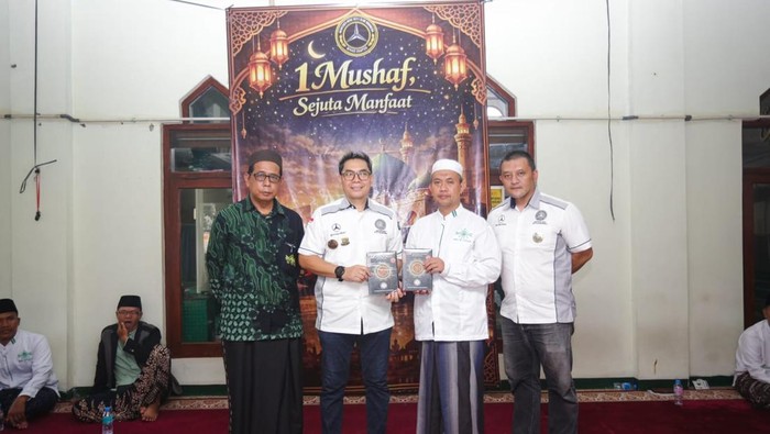 Mercedes-Benz W211 Club Indonesia (MB W211 CI) bagikan mushaf Al-Quran