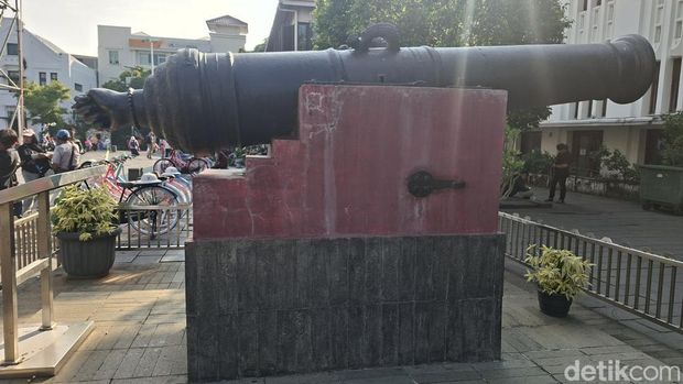 Meriam si Jaguar di Kota Tua Jakarta Meriam si Jaguar di Kota Tua Jakarta