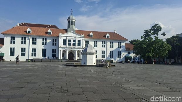 Meriam si Jaguar di Kota Tua Jakarta