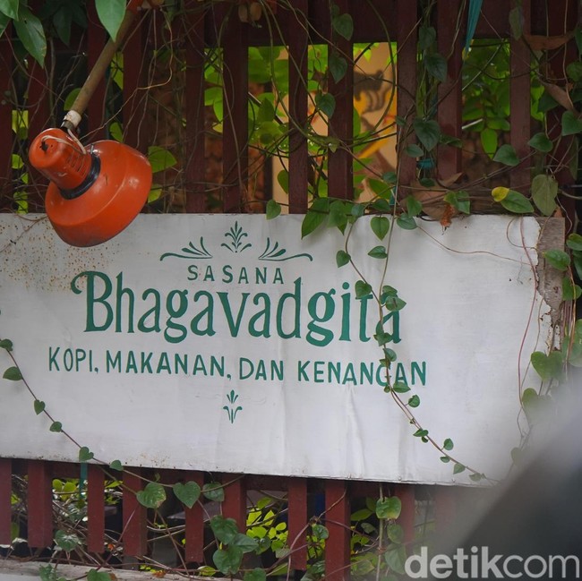 Suasana Cafe Sasana Bhagavadgita, Ruang Sunyi di Tengah Kota Surabaya