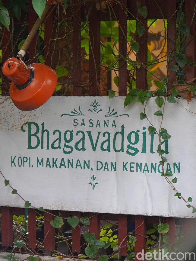 Suasana Cafe Sasana Bhagavadgita, Ruang Sunyi di Tengah Kota Surabaya