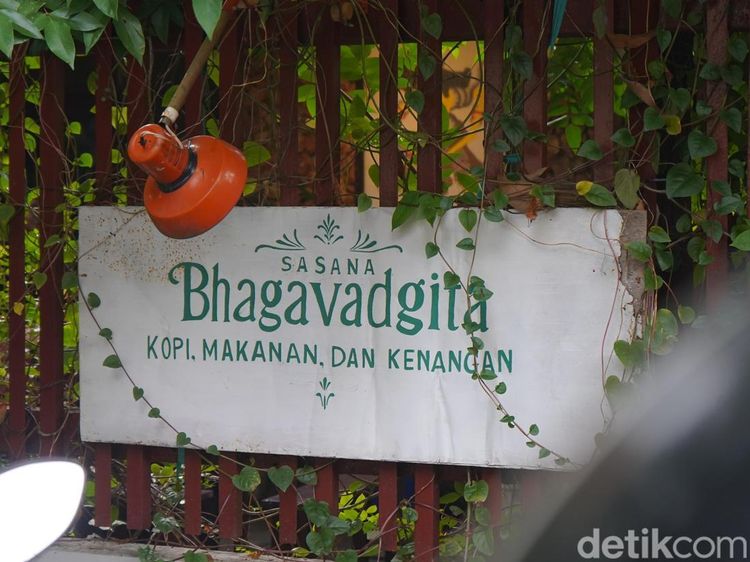 Suasana Cafe Sasana Bhagavadgita, Ruang Sunyi di Tengah Kota Surabaya