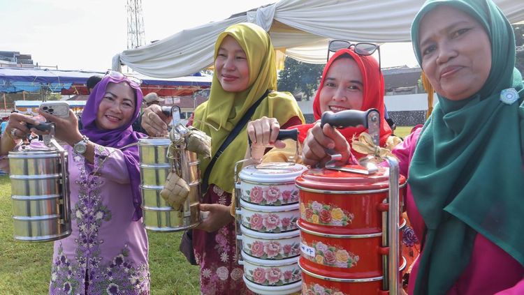 Nuansa Lebaran Tempo Dulu Hidup Kembali di Tradisi Kukusan Depok