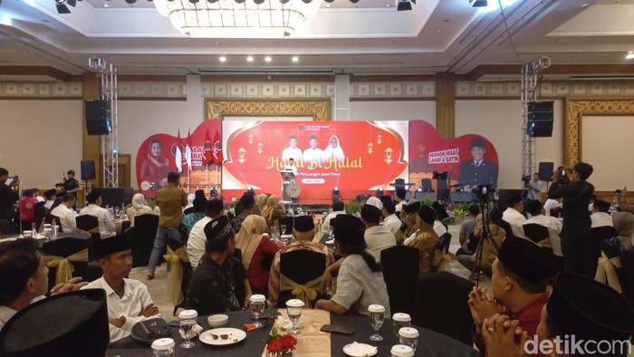 PDIP menggelar Halalbihalal di Surabaya. Sejumlah kepala daerah hadir di acara ini.
