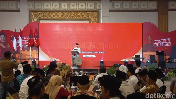PDIP menggelar Halalbihalal di Surabaya. Sejumlah kepala daerah hadir di acara ini.