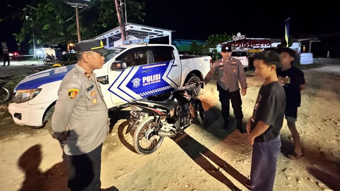 Polisi membubarkan balap liar dan mengamankan pelaku balap liar