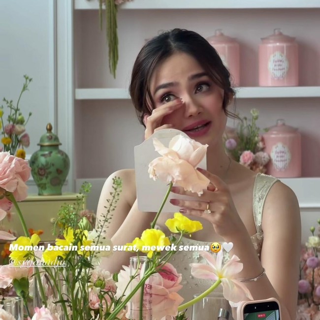 Air Mata Bahagia Syifa Hadju di Depan Para Sahabat Jelang Nikah