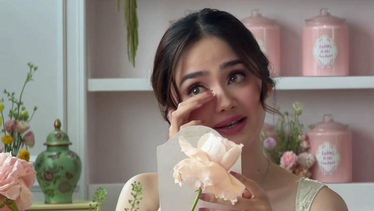 Air Mata Bahagia Syifa Hadju di Depan Para Sahabat Jelang Nikah