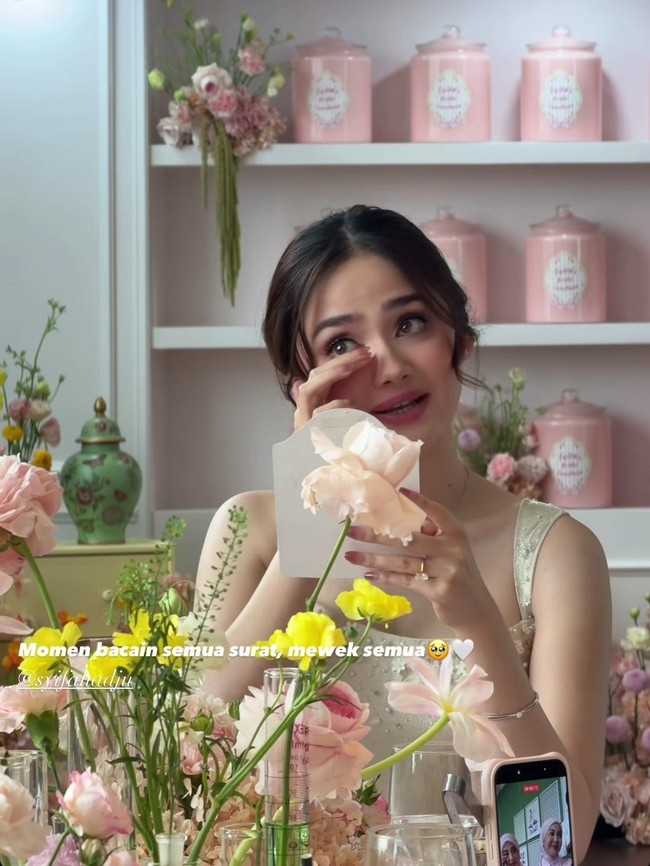 Air Mata Bahagia Syifa Hadju di Depan Para Sahabat Jelang Nikah