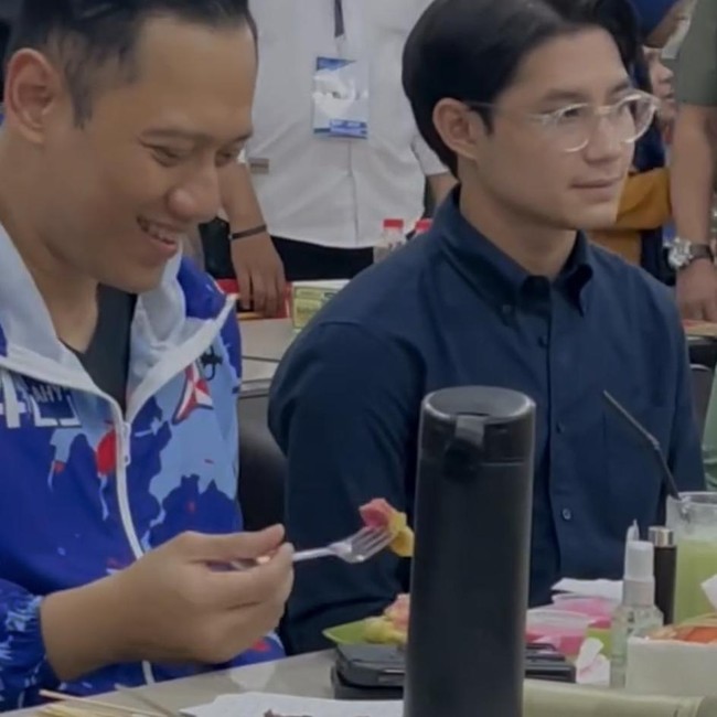 Potret Teuku Rassya Ngopi di Aceh, Bareng Warga hingga AHY