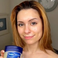 Tren Slugging Viral di TikTok, Petroleum Jelly Jadi Masker agar Wajah Glowing