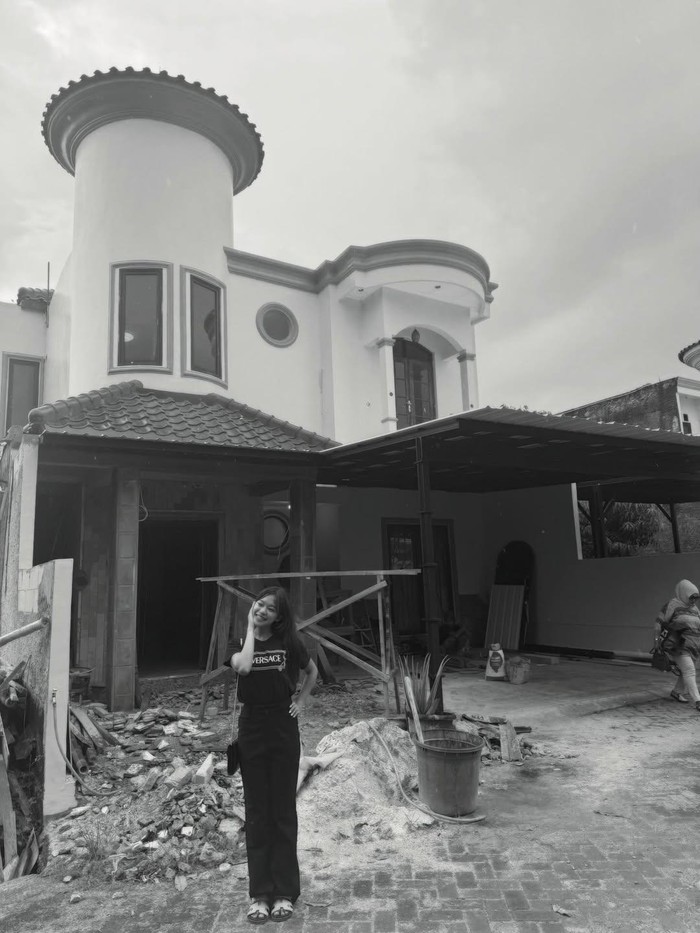Ummi Quary perlihatkan rumah barunya.