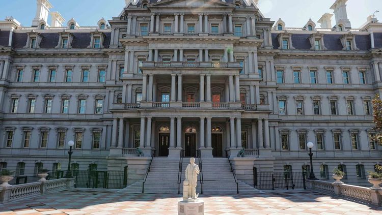 Potret Gedung yang Mau Dicat Trump Pakai Cat Ajaib