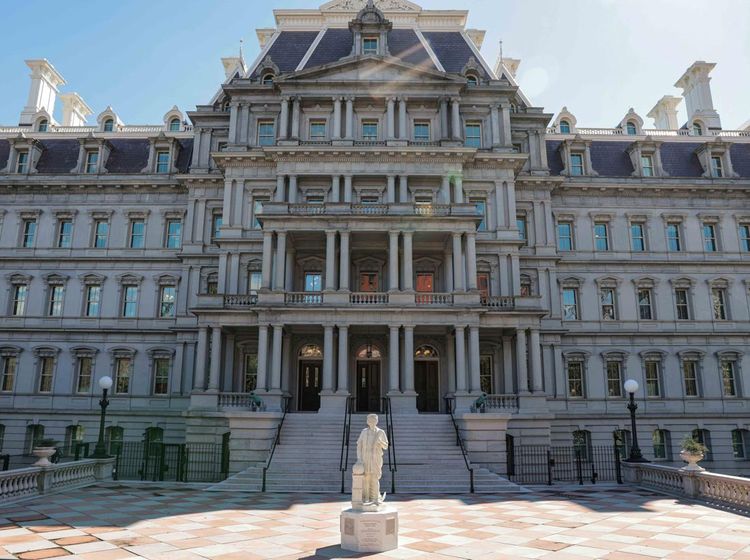 Potret Gedung yang Mau Dicat Trump Pakai Cat Ajaib