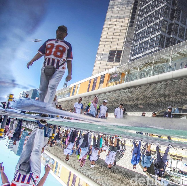 Usai Lebaran, CFD Kembali Dipadati Warga di Bundaran HI