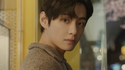 Gantengnya V BTS Bintangi Film Pendek Jadi Anak SMA, Aktingnya Tuai Pujian