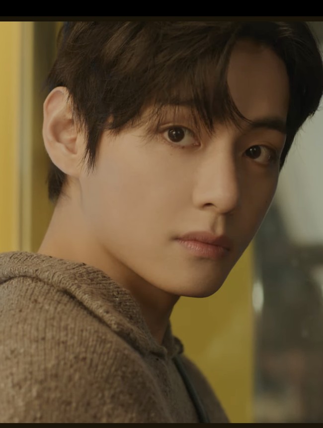 Gantengnya V BTS Bintangi Film Pendek Jadi Anak SMA, Aktingnya Tuai Pujian