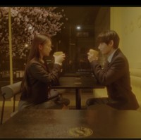 Terpantau jumlah followers Instagram Park Ji Min, yang jadi pasangan V BTS meningkat pesat. Semula akunnya @parkjininn diikuti 10 ribu orang, kini tembus 31,3 ribu followers. Foto: dok. YouTube @composecoffee.official