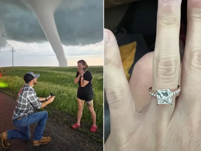 Viral! Sepasang pemburu badai bertunangan tepat di depan tornado yang tengah menerjang. Aksi ekstrem ini dilakukan sebagai simbol cinta di tengah cuaca unik.