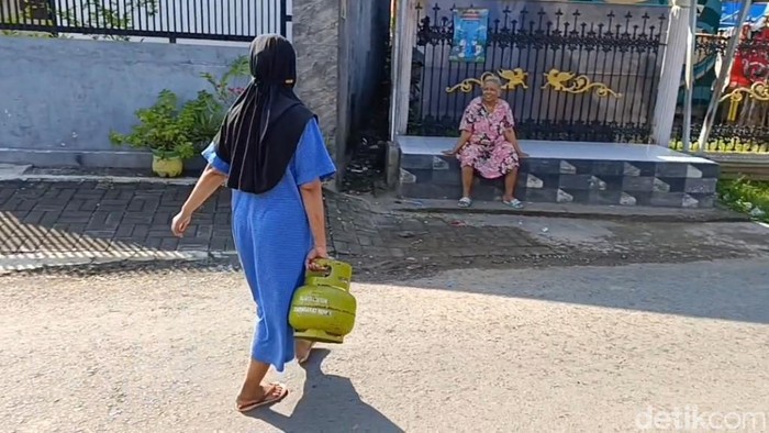 Warga Kota Pasuruan kesulitan mencari elpiji 3 kg.