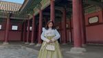 Foto Penyanyi Ziva Magnolya Memakai Hanbok di Korea Selatan