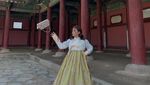 Foto Penyanyi Ziva Magnolya Memakai Hanbok di Korea Selatan