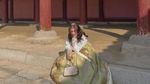 Foto Penyanyi Ziva Magnolya Memakai Hanbok di Korea Selatan