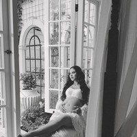 Pesona Alyssa Daguise saat hamil tampak makin terpancar. Tak heran jika banyak yang menjuluki wanita 28 tahun itu sebagai bumil tercantik. Foto: Instagram/@alyssadaguise