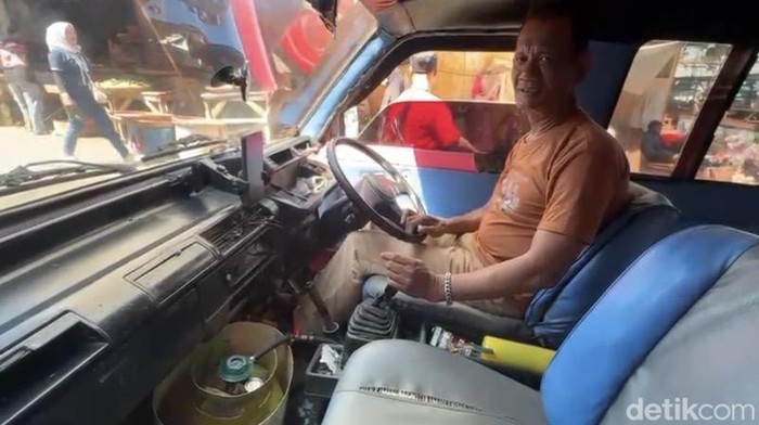 Angkot di Sukabumi gunakan elpiji 3 kg sebagai bahan bakar.