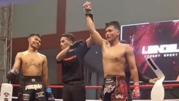 Atlet MMA asal Sukabumi saat dinyatakan sebagai pemenang