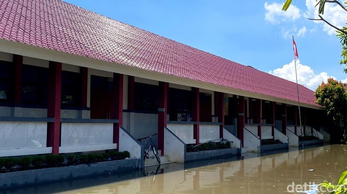 Banjir rendam sekolah di Gedebage Bandung