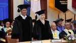 Couple Goals! Para Pasutri Ini Wisuda S2, S3 sampai Jadi Profesor Bareng
