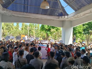 Kepala BTNK Ogah Tanda Tangan Petisi Tolak Kuota 1000 Turis ke TN Komodo