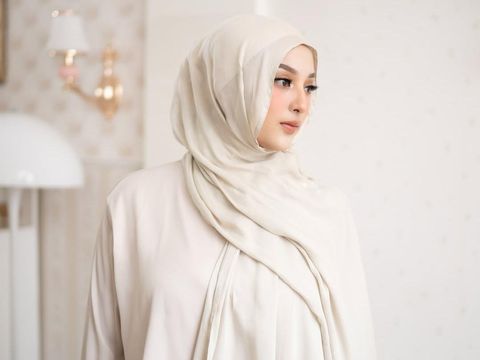 Dinan Nurfajrina Salmanan Sosok pengusaha hijab Nathelabel, Dinan Nurfajrina Salmanan.