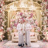 Dinan mengklarifikasi bahwa jenama miliknya, @nathelabel_, murni dibangun dari hasil kerja kerasnya sebagai influencer selama empat tahun terakhir dengan modal awal Rp 50 Juta dari hasil endorse. InsyaAllah ©nathelabel_ murni aku bangun dari kerja keras, nggak ada sama sekali harta suamiku disitu, aku ngebangun ini dari 4 tahun yang lalu penuh perjuangan dengan modal awal kurang lebih hanya 50juta yang aku dapat dari endorse a . ©nathelabel_ ini trackable kok, mau adu data sampai mana insyaAllah saya jabanin, sudah terdaftar menjadi perusahaan yang legal jadi lebih mudah untuk punya data konkrit, tulisnya di Instagram. Foto: Dok. Instagram @dinanfajrina.